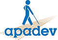 Logotipo Apadev: Na cor azul, representação de uma pessoa com deficiência visual com uma bengala, caminhando sobre um piso tátil na cor laranja. Em baixo, na cor azul, a inscrição Apadev.